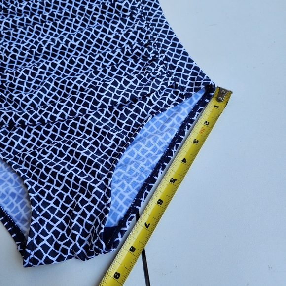L.L. Bean Women’s Navy Blue White Geo Print Swimsuit Square Neck UPF 50+ Sz 4 - Picture 5 of 12